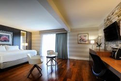 Holiday Inn Executive Room Niagara Falls