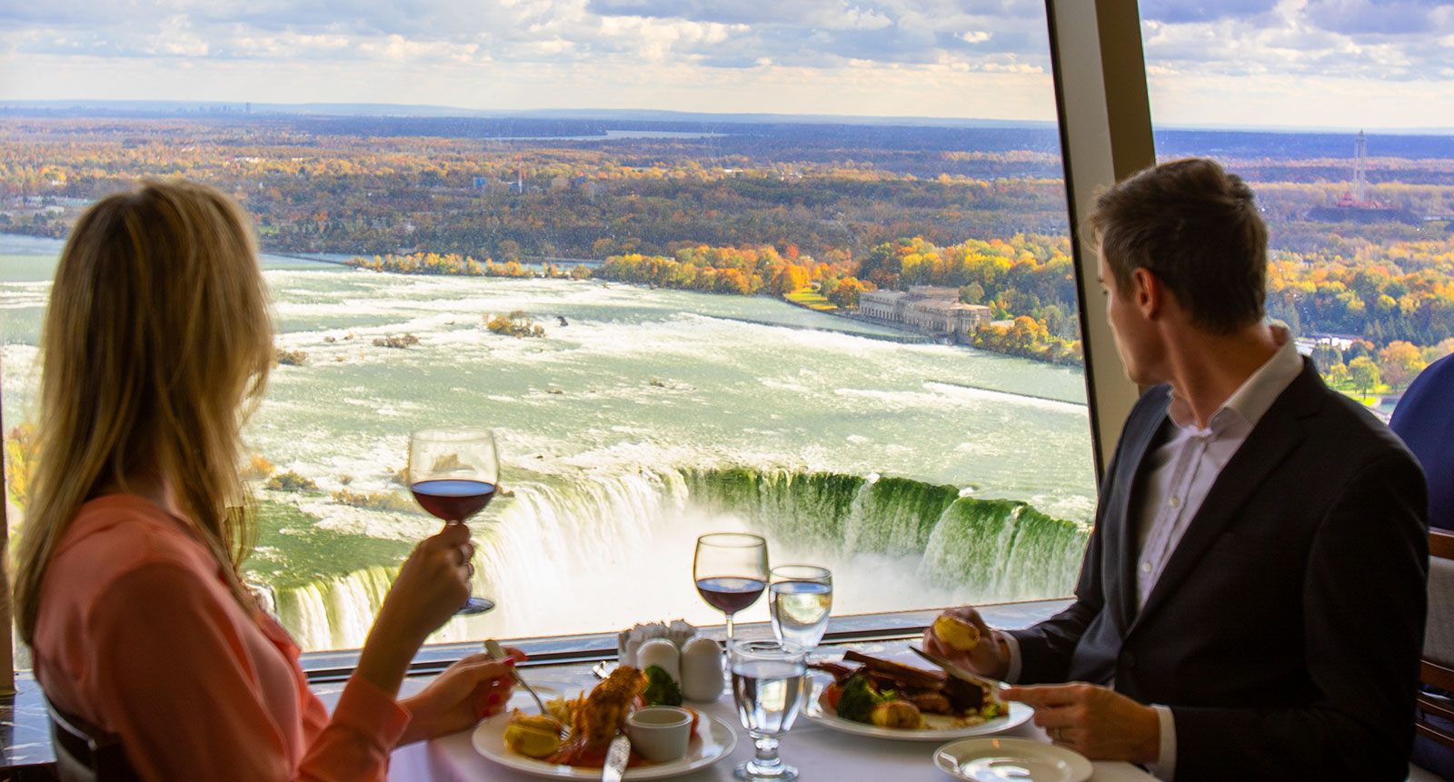 niagara-falls-restaurant-with-a-falls-view-skylon-tower-skylon-tower