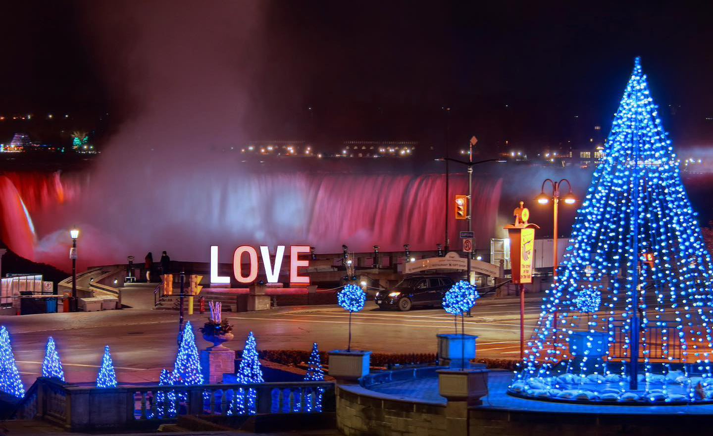 Dine at the Skylon Tower on New Year’s Eve Skylon Tower Skylon Tower